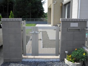 化粧ブロックでつくる門柱　水戸市