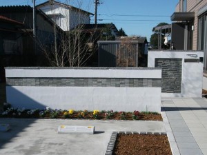 石貼り門塀